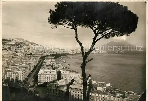 AK / Ansichtskarte Napoli_Neapel Kuestenpanorama Vulkan Vesuv Napoli Neapel