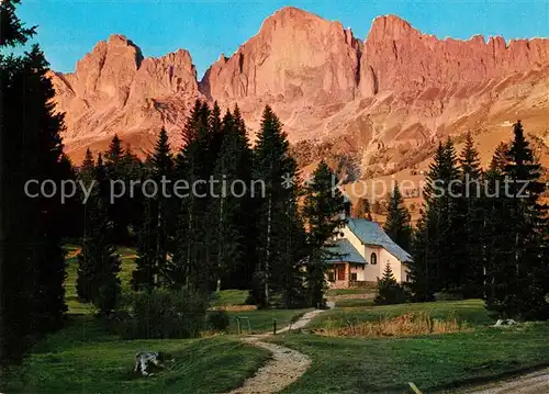 AK / Ansichtskarte Dolomiten Alpenkapelle mit Rosengarten Dolomiten