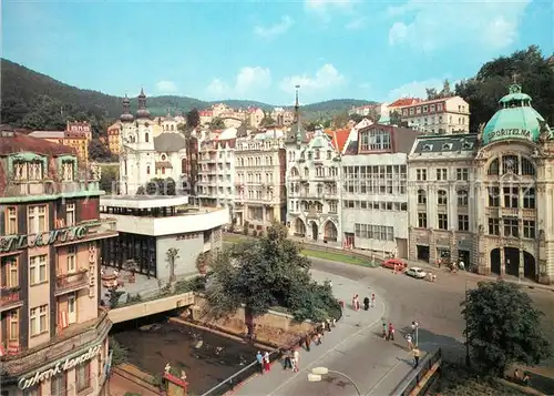 AK / Ansichtskarte Karlovy_Vary Stadtzentrum Gagarin Sprudelkolonnade Karlovy Vary