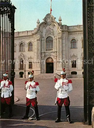 AK / Ansichtskarte Lima_Peru Guardias del Regimiento Escolta en el Palacio de Gobierno Lima_Peru