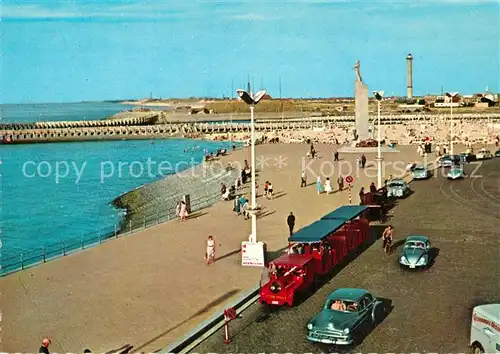AK / Ansichtskarte Oostende_Ostende Zeedijk en klein strand 