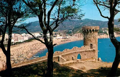 AK / Ansichtskarte Tossa_de_Mar Una de las torres y la playa Tossa_de_Mar