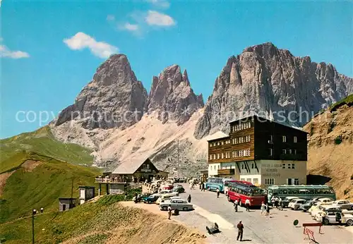 AK / Ansichtskarte Passo_Sella Albergo Maria Flora al Passo Sella Sassolungo Dolomiti Hotel Sellajoch Langkofel Dolomiten Passo_Sella