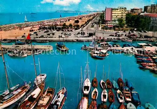 AK / Ansichtskarte Riccione Il Porto Spiaggia Hafen Strand Riccione