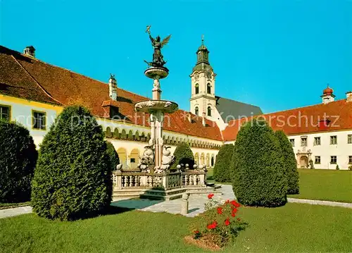 AK / Ansichtskarte Reichersberg_Inn Augustiner Chorherrenstift mit Michaelbrunnen Reichersberg Inn