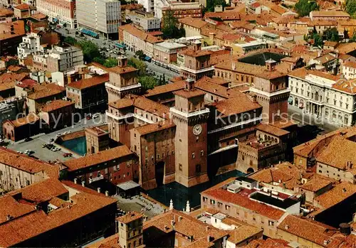 AK / Ansichtskarte Ferrara Il Castello Estense dall aereo Ferrara