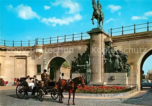 AK / Ansichtskarte Oostende_Ostende Koning Leopold II monument Pferdekutsche 