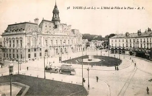 AK / Ansichtskarte Tours_Indre et Loire Hotel de Ville et la Place Tram Tours Indre et Loire