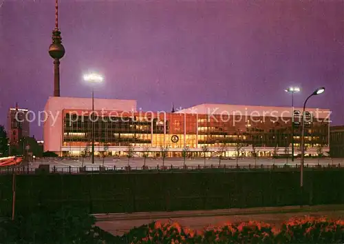 AK / Ansichtskarte Berlin Palast der Republik Fernsehturm Hauptstadt der DDR Nachtaufnahme Berlin