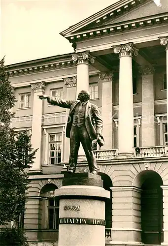 AK / Ansichtskarte Leningrad_St_Petersburg Staetten der Revolution Denkmal Lenins vor dem Smolny Leningrad_St_Petersburg