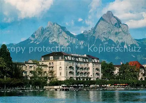AK / Ansichtskarte Brunnen_Vierwaldstaettersee_SZ Hotel Waldstaetterhof am See mit Mythen Schwyzer Alpen Brunnen_Vierwaldstaettersee