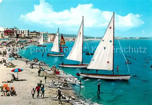 AK / Ansichtskarte Cattolica Strand Segelboote Cattolica