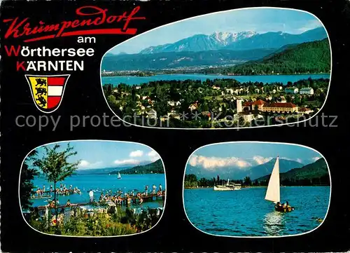 AK / Ansichtskarte Krumpendorf_Woerthersee Strand Panorama Segelboot Krumpendorf Woerthersee