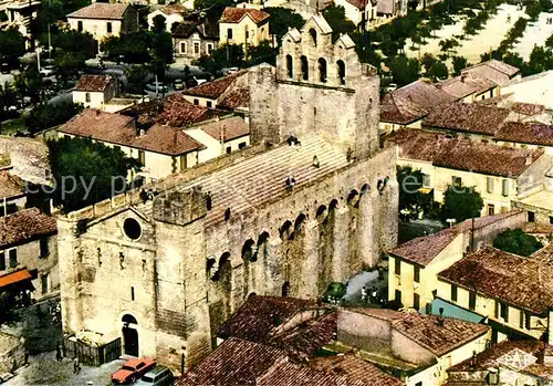 AK / Ansichtskarte Saintes Maries de la Mer Basilique fortifiee XI siecle vue aerienne Saintes Maries de la Mer