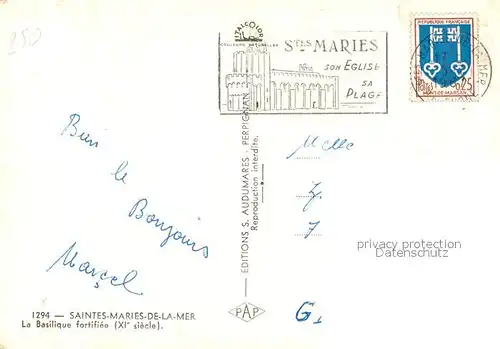 AK / Ansichtskarte Saintes Maries de la Mer Basilique fortifiee XI siecle vue aerienne Saintes Maries de la Mer