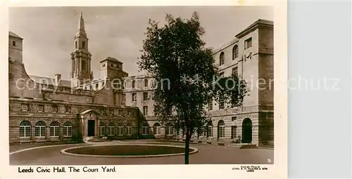 AK / Ansichtskarte Leeds_West_Yorkshire Civic Hall Court Yard 