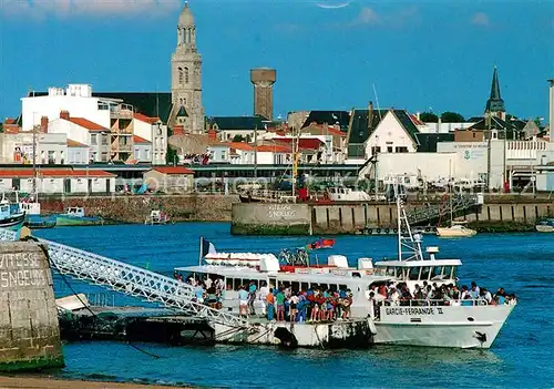 AK / Ansichtskarte Saint Gilles Croix de Vie_Vendee Arrivee du bateau Port Eglise Tour Saint Gilles Croix de Vie