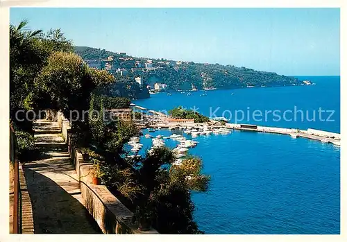 AK / Ansichtskarte Sorrento_Campania Kuestenpanorama Hafen Sorrento Campania