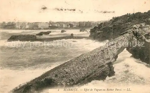 AK / Ansichtskarte Biarritz_Pyrenees_Atlantiques Effet de Vagues au Rocher Perc Biarritz_Pyrenees