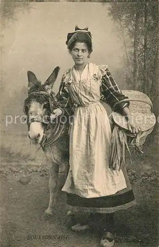 AK / Ansichtskarte Trachten_Frankreich Frau Esel Bourbonnaise  