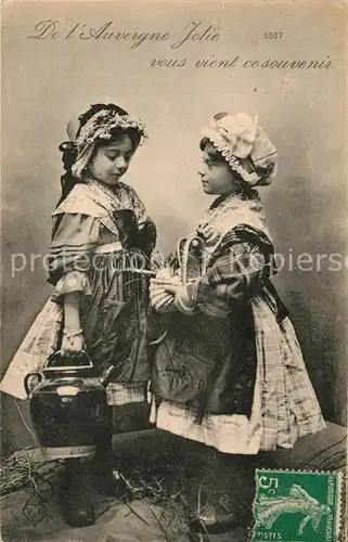 AK / Ansichtskarte Kinder_Child_Enfants Trachten Auvergne  