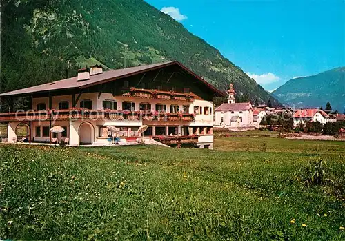 AK / Ansichtskarte Uttenheim Pension Reichegger Blick zur Kirche Uttenheim