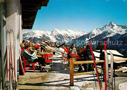 Finkenberg_Tirol  s Almstueberl Finkenberger Almbahn Sonnenterrasse gegen Brandbergkolm und Ahornspitze Zillertaler Alpen Finkenberg Tirol