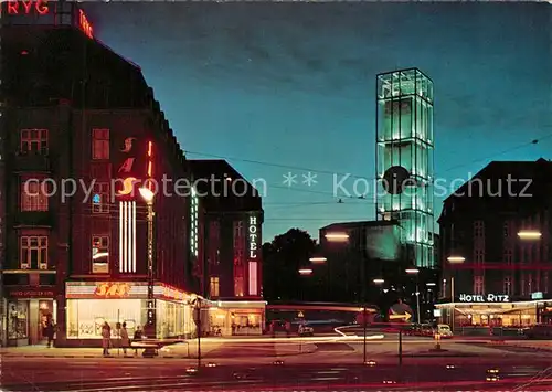 Aarhus Platz am Hauptbahnhof Rathaus Nachtaufnahme Aarhus