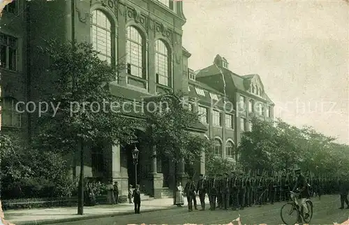 AK / Ansichtskarte Dresden Waehrend des Weltkrieges 1914 Kgl Kunstgewerbeschule Freiwillige Soldaten Rotes Kreuz Dresden