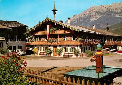 AK / Ansichtskarte Ellmau_Tirol Bauernhaus am Wilden Kaiser Brunnen Ellmau Tirol