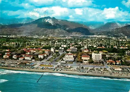 AK / Ansichtskarte Marina_de_Massa Fliegeraufnahme mit Strand Marina_de_Massa