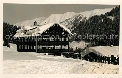 AK / Ansichtskarte Hirschegg_Kleinwalsertal_Vorarlberg Alpengasthof Auenhuette Winterlandschaft Alpen Hirschegg_Kleinwalsertal