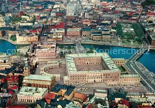 AK / Ansichtskarte Stockholm Kungl Slottet och Riksdagshuset Fliegeraufnahme Stockholm