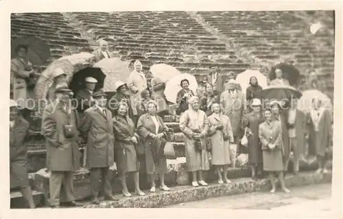 AK / Ansichtskarte Epidauros Gruppenfoto auf den Stufen des Theaters Epidauros