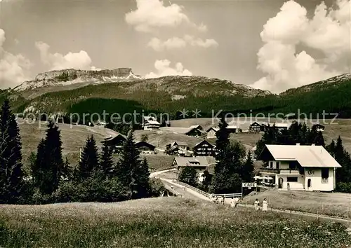 AK / Ansichtskarte Riezlern_Kleinwalsertal_Vorarlberg Cafe Conditorei Neu Breitachbruecke Alpen Riezlern_Kleinwalsertal