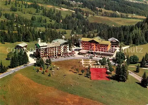 AK / Ansichtskarte Cortina_d_Ampezzo Hotel Villa Argentina e Sport Hotel Tofana veduta aerea Cortina_d_Ampezzo
