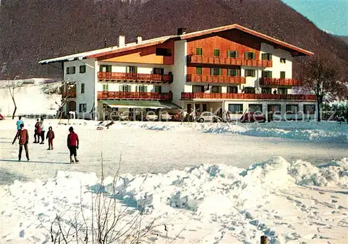 AK / Ansichtskarte Ehrenburg_Casteldarne Hotel Ehrenburgerhof im Winter Eislaufen Ehrenburg_Casteldarne