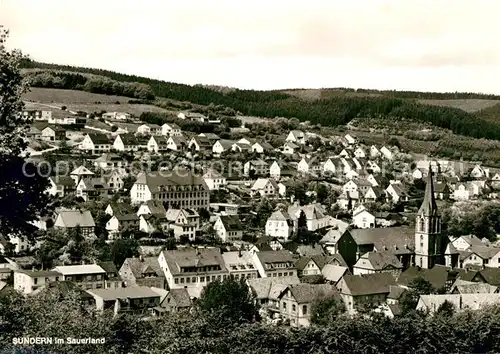 AK / Ansichtskarte Sundern_Sauerland Stadtbild mit Kirche Sundern_Sauerland