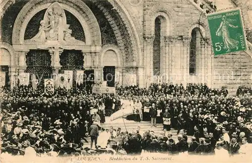 AK / Ansichtskarte Lourdes_Hautes_Pyrenees Benediction du TS Sacrement Lourdes_Hautes_Pyrenees