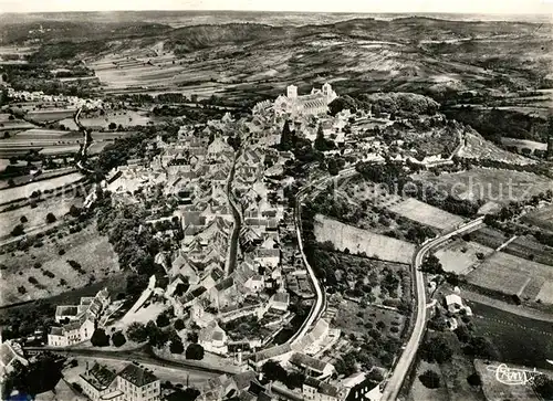 AK / Ansichtskarte Vezelay Vue aerienne La Basilique au coeur de la Petite France Vezelay