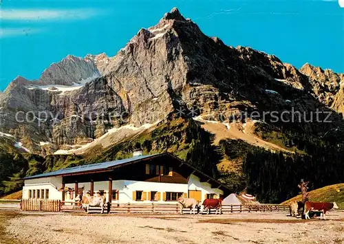 Hinterriss_Tirol Rasthuette Eng Alm mit Karwendel Hinterriss Tirol