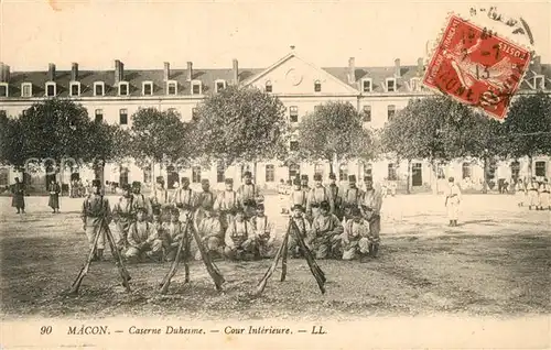 AK / Ansichtskarte Macon_Saone et Loire Caserne Duhesme Cour interieure Macon Saone et Loire