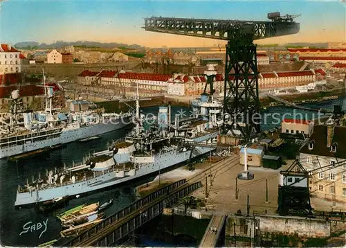 AK / Ansichtskarte Brest_Finistere Le cuirasse Lorraine sous la grande grue Brest_Finistere