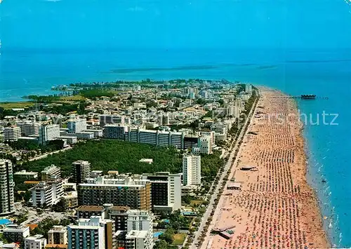 AK / Ansichtskarte Lignano_Sabbiadoro Fliegeraufnahme mit Strand Lignano Sabbiadoro