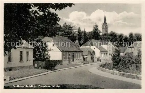 AK / Ansichtskarte Feldberg_Mecklenburg Prenzlauer Strasse Blick zur Kirche Feldberg_Mecklenburg