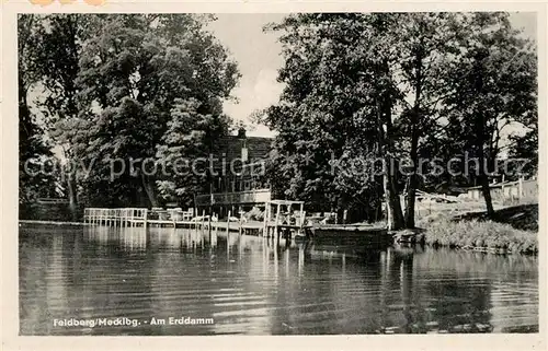 AK / Ansichtskarte Feldberg_Mecklenburg Am Erddamm Bootsanleder Gaststaette Feldberg_Mecklenburg