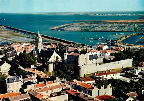 AK / Ansichtskarte Noirmoutier en l_Ile Fliegeraufnahme Chateau Eglise Noirmoutier en l_Ile