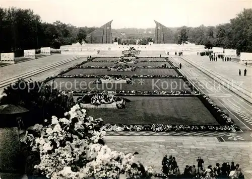 AK / Ansichtskarte Treptow_Berlin Sowjetisches Ehrenmal Gedenkstaette Treptow Berlin