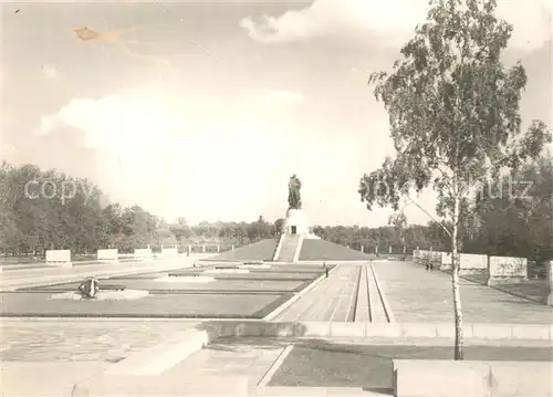 AK / Ansichtskarte Treptow_Berlin Sowjetisches Ehrenmal Gedenkstaette Treptow Berlin