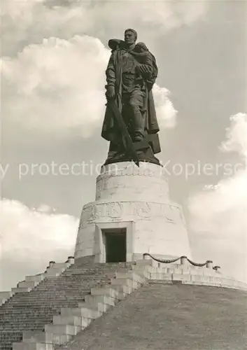 AK / Ansichtskarte Treptow_Berlin Sowjetisches Ehrenmal Gedenkstaette Treptow Berlin